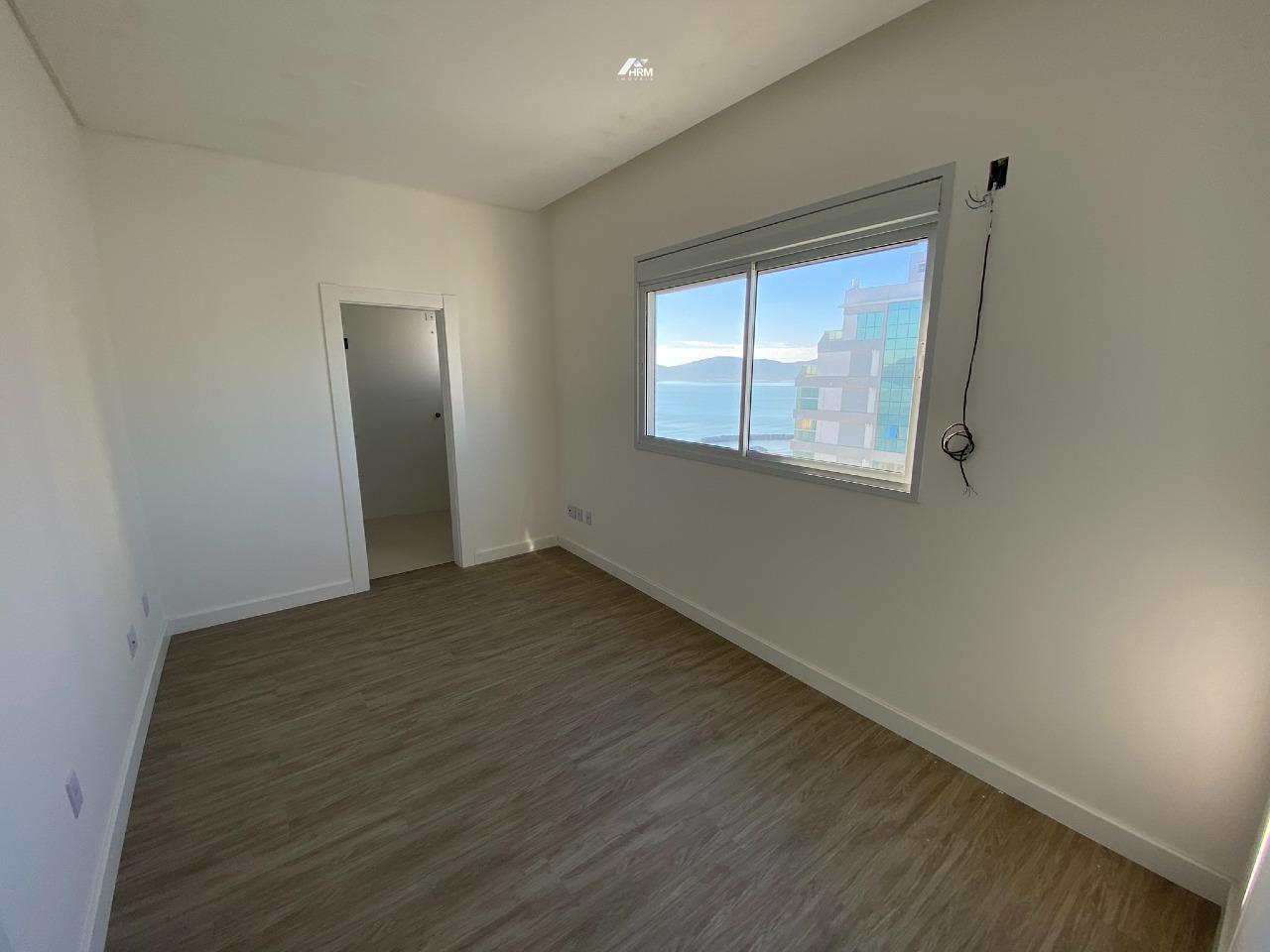 Apartamento à venda no Meia Praia: 