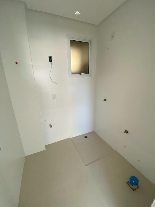 Apartamento à venda no Meia Praia: 