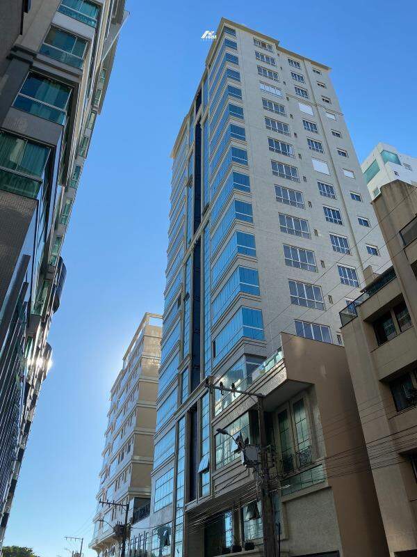 Apartamento à venda no Meia Praia: 