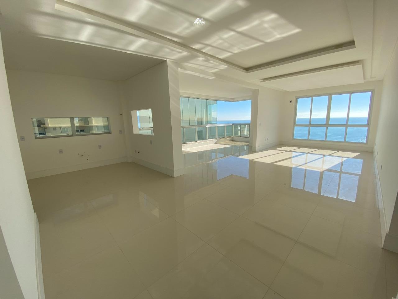 Apartamento à venda no Meia Praia: 