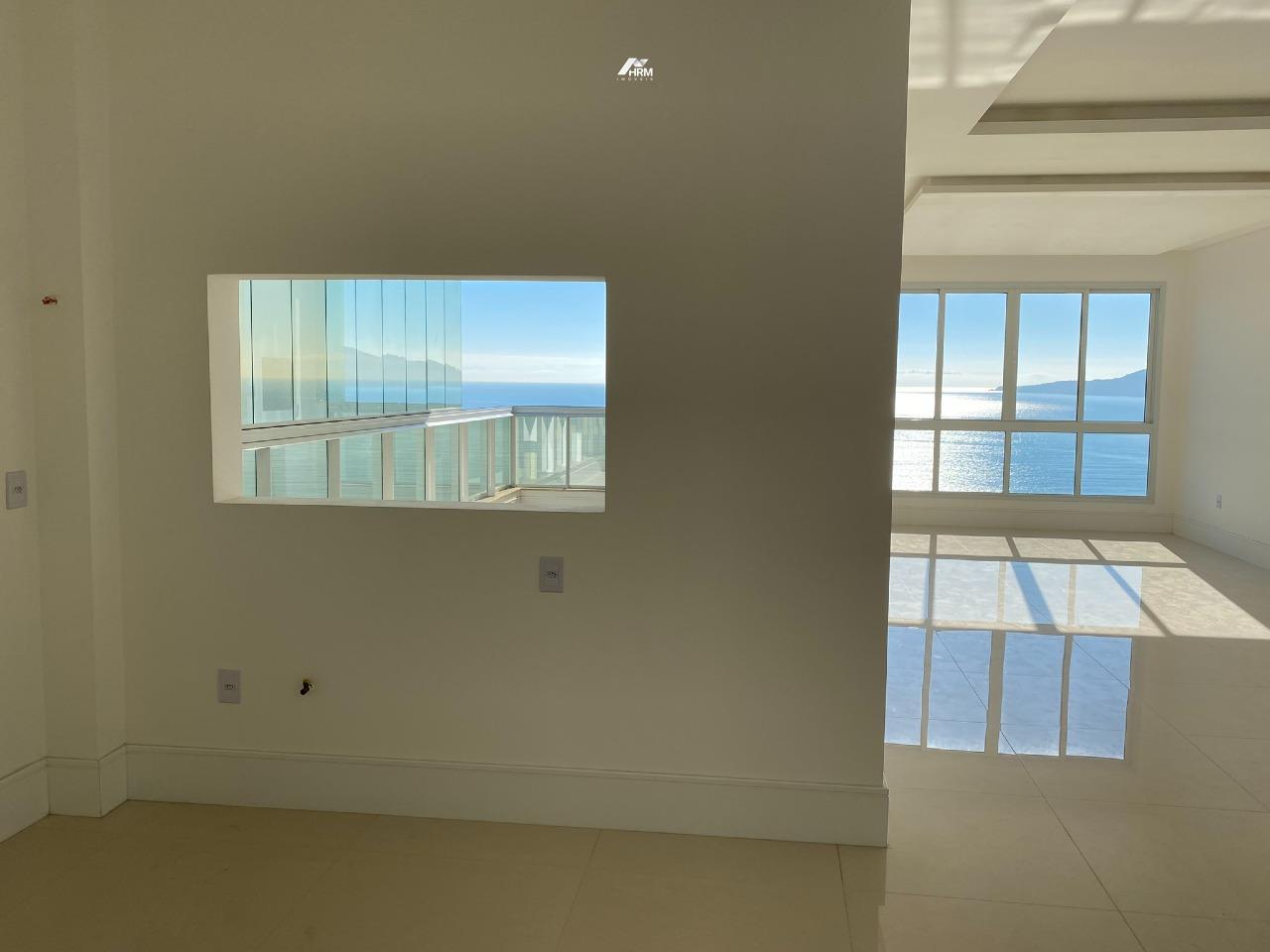 Apartamento à venda no Meia Praia: 