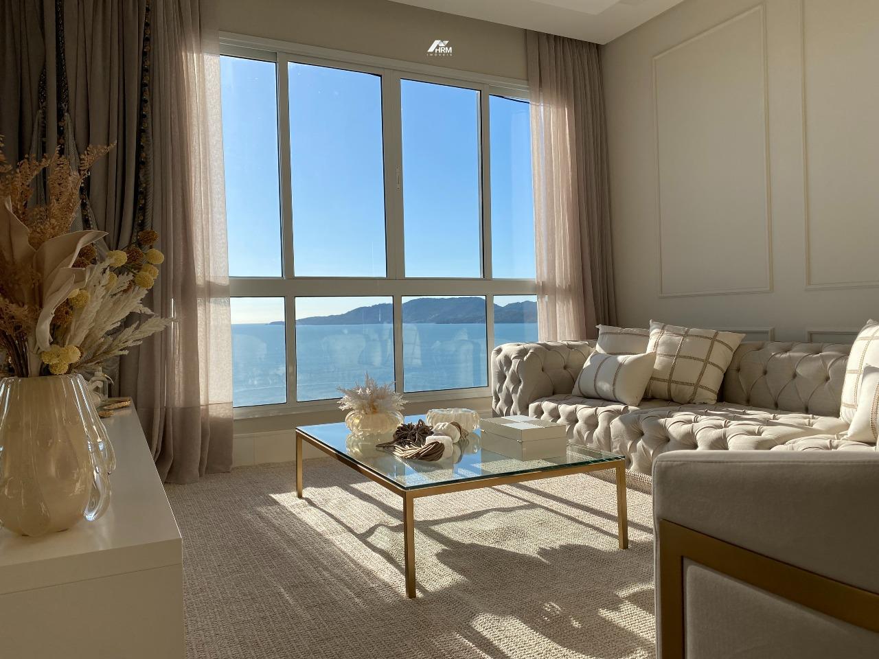 Apartamento à venda no Meia Praia: 