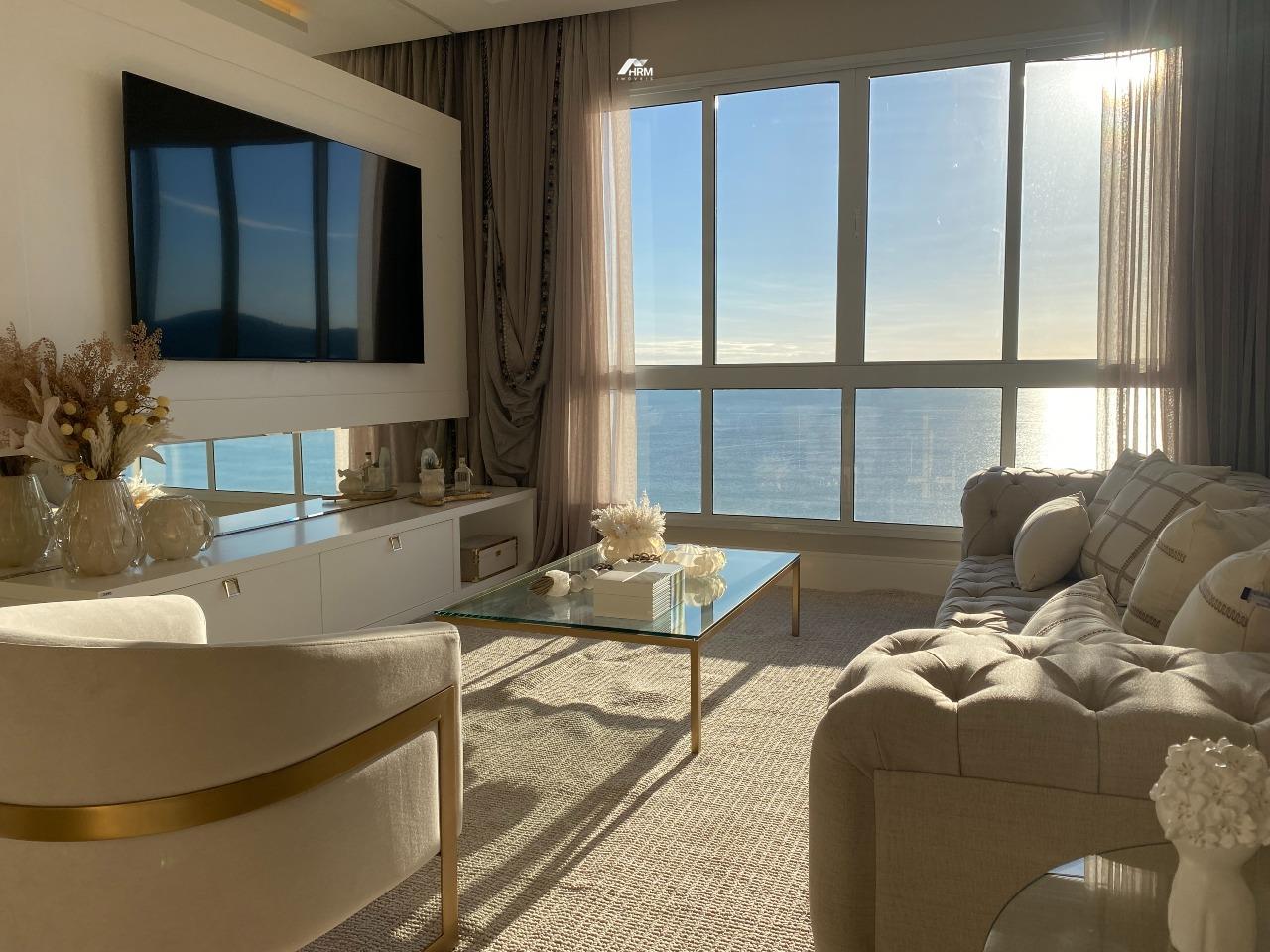 Apartamento à venda no Meia Praia: 