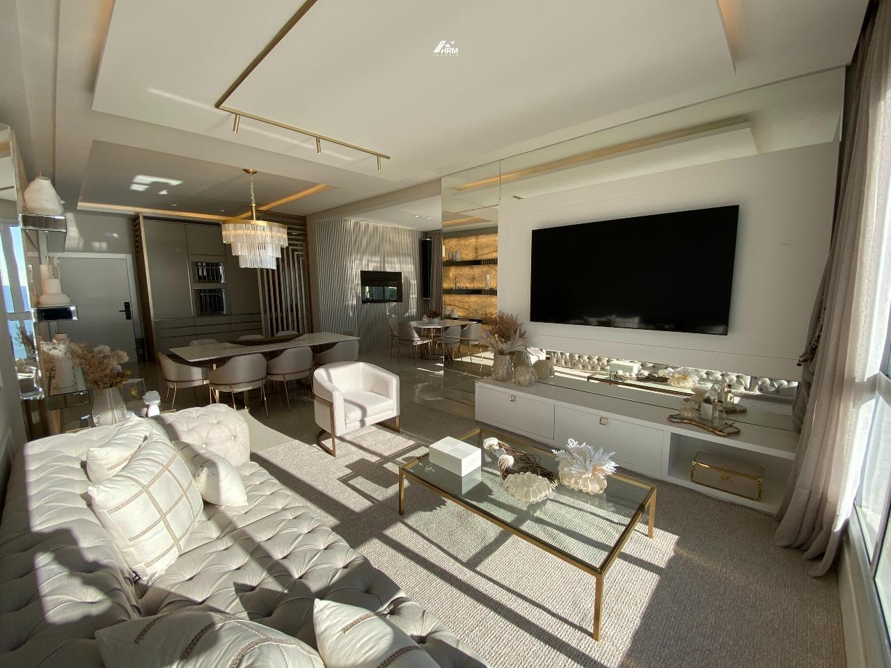 Apartamento à venda no Meia Praia: 