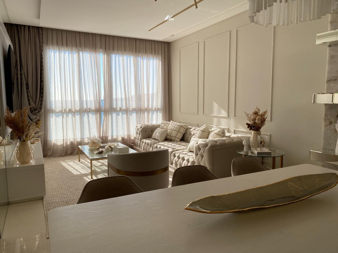 Apartamento à venda no Meia Praia: 