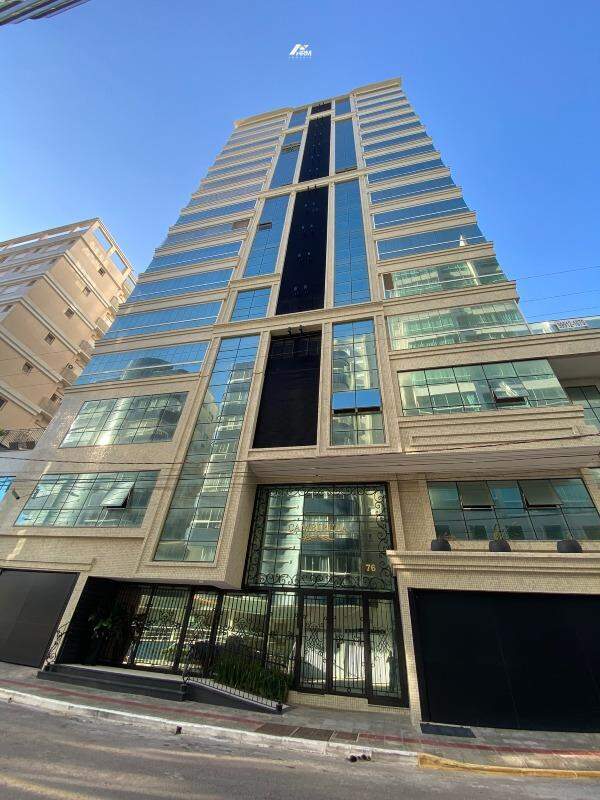 Apartamento à venda no Meia Praia: 