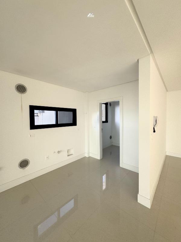 Apartamento à venda no Meia Praia: 