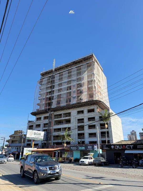 Apartamento à venda no Perequê: 