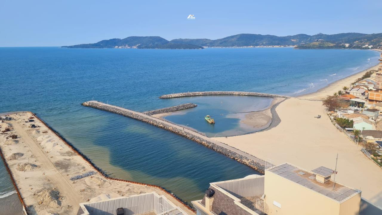 Apartamento à venda no Meia Praia: 