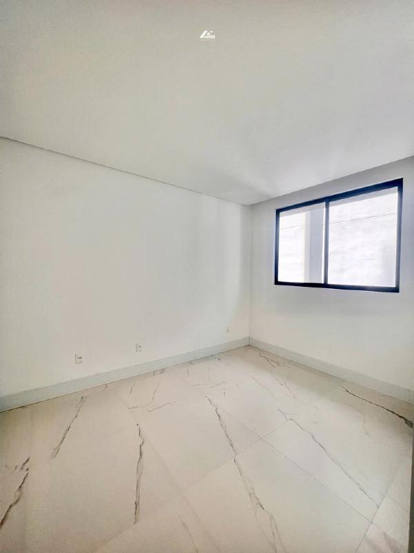 Apartamento à venda no Meia Praia: 