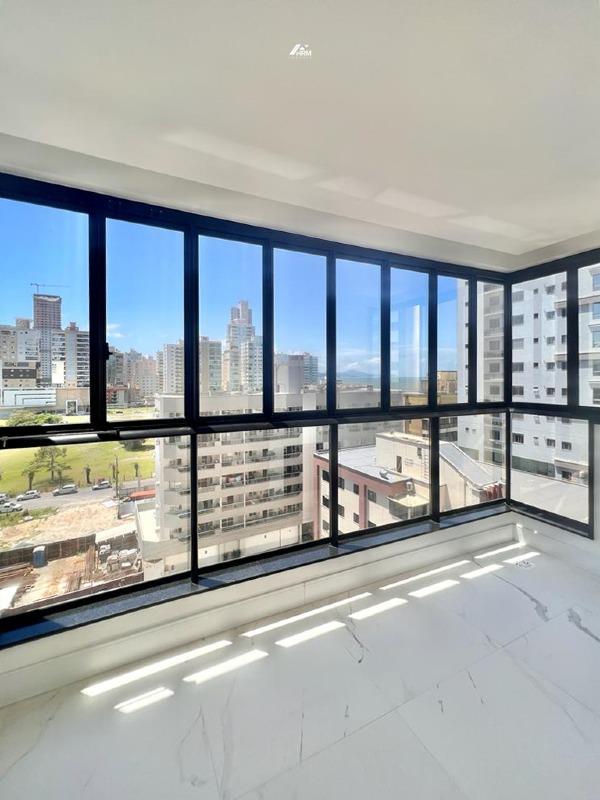 Apartamento à venda no Meia Praia: 