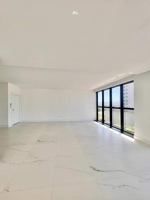 Apartamento à venda no Meia Praia: 