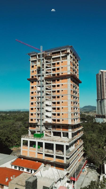 Apartamento à venda no Meia Praia: 