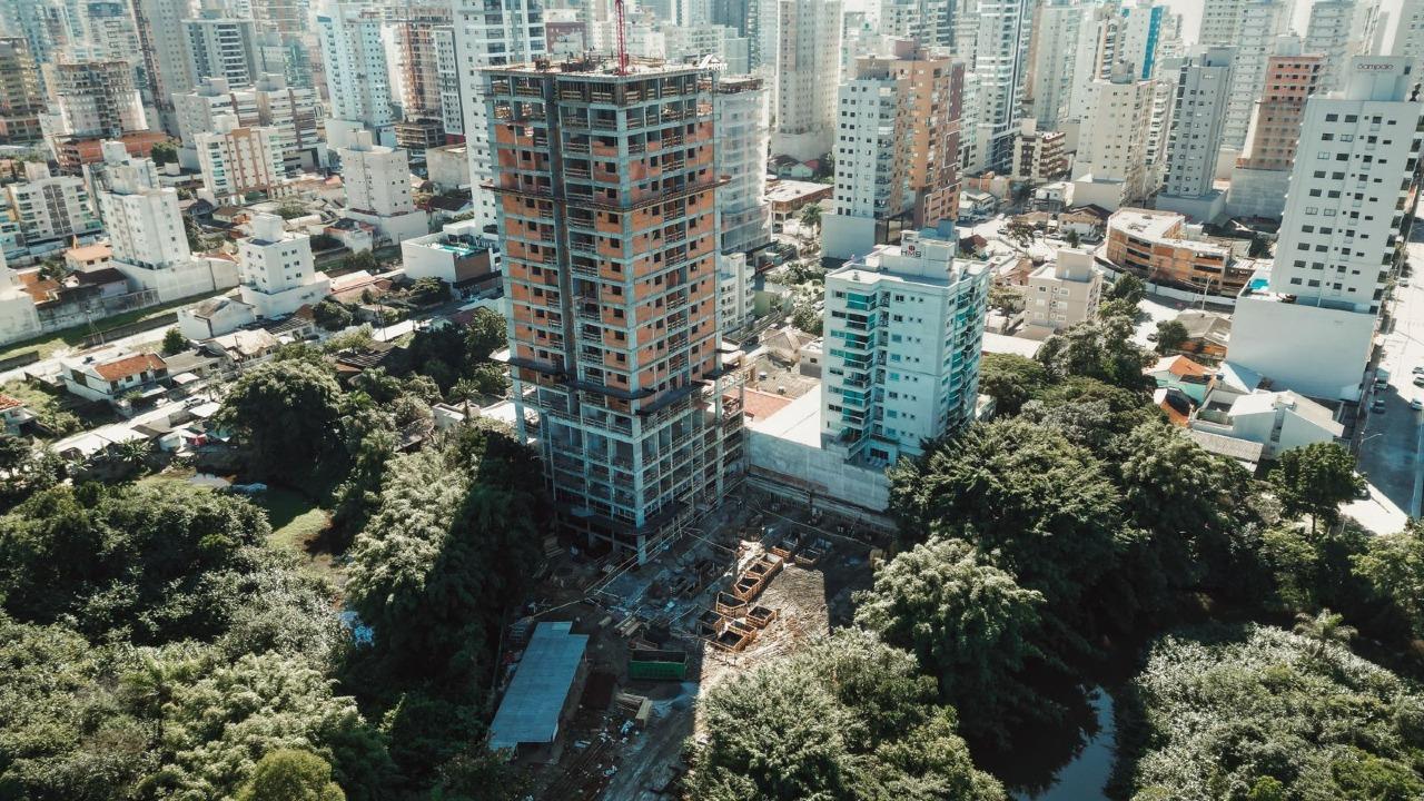 Apartamento à venda no Meia Praia: 