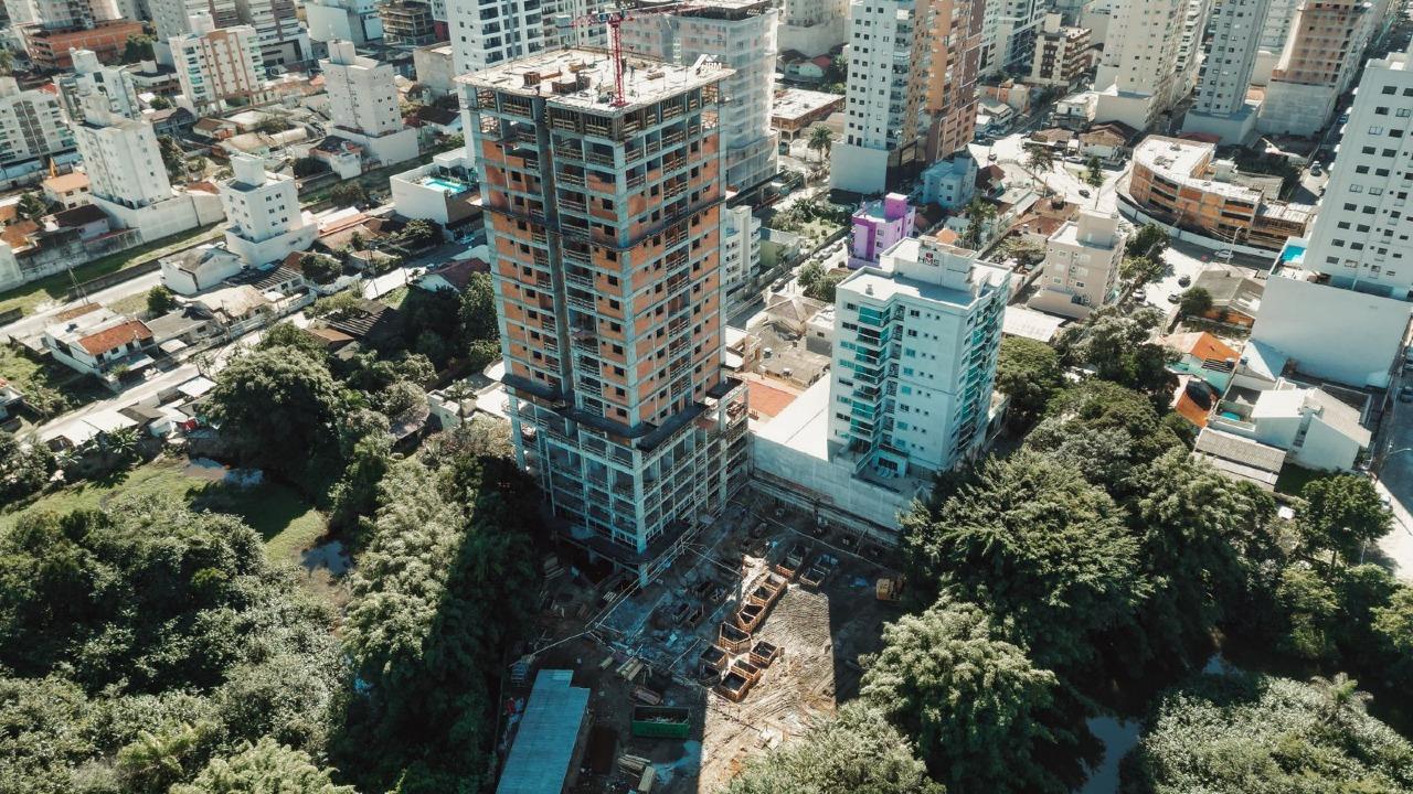 Apartamento à venda no Meia Praia: 