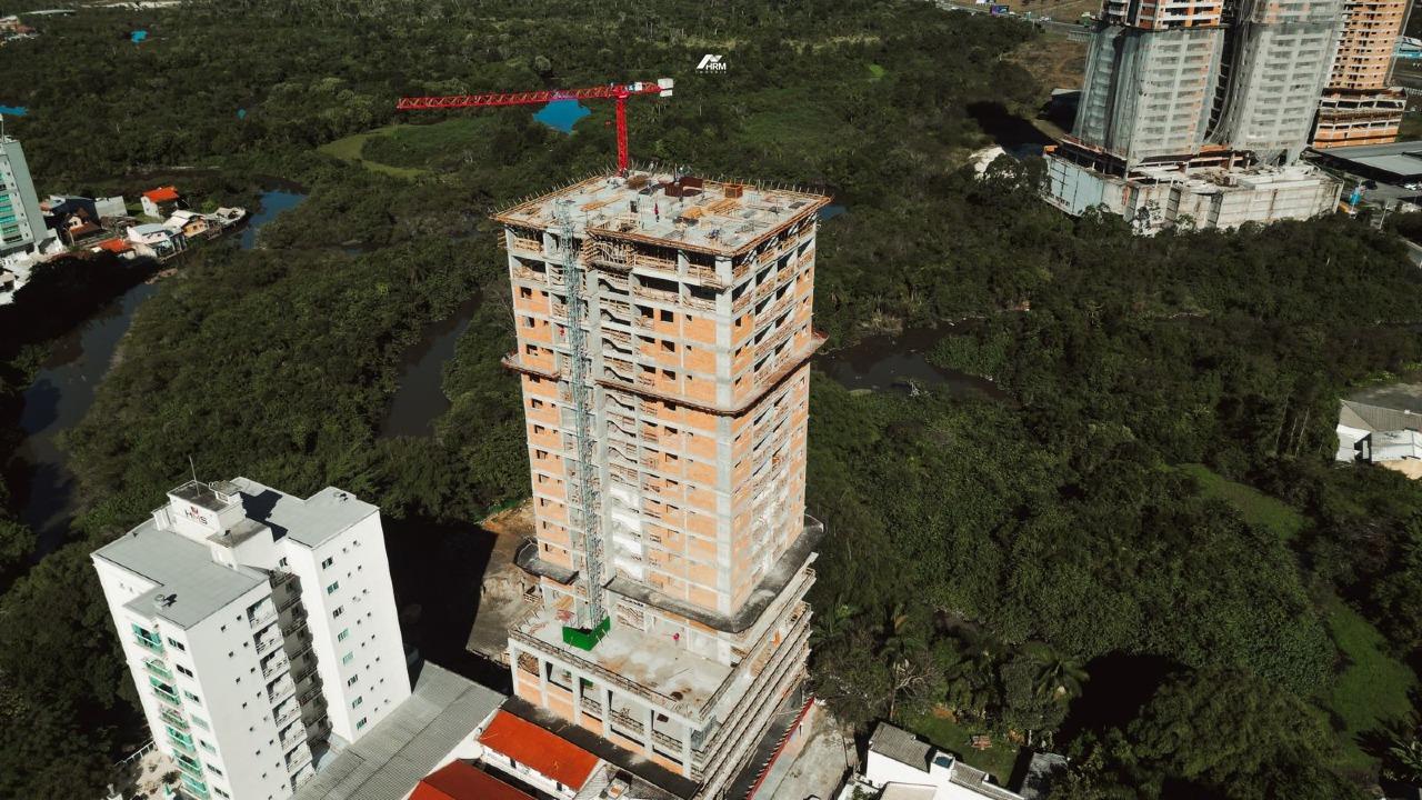 Apartamento à venda no Meia Praia: 