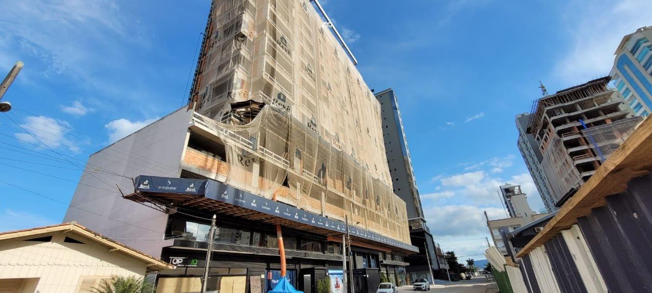 Apartamento à venda no Perequê: 