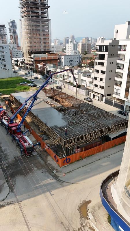 Apartamento à venda no Perequê: 