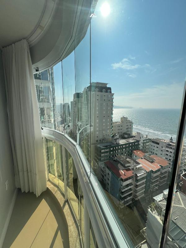 Apartamento à venda no Meia Praia: 