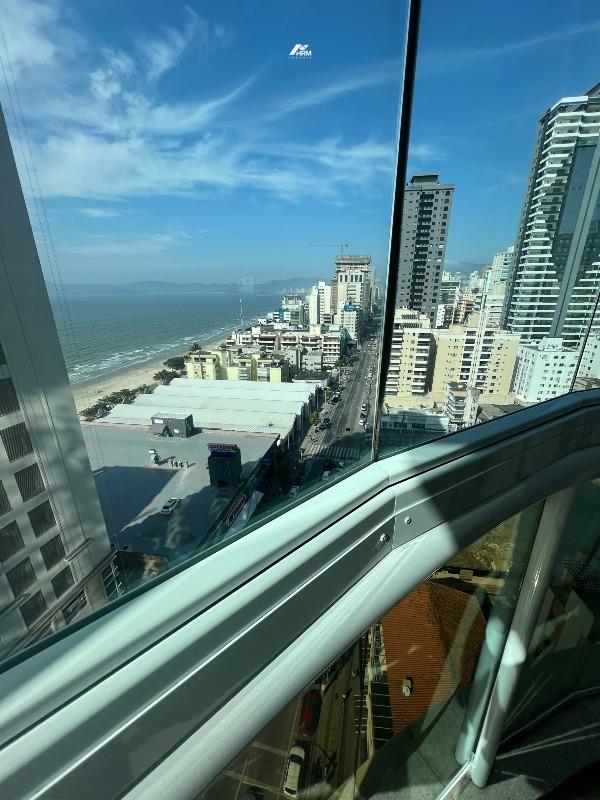 Apartamento à venda no Meia Praia: 