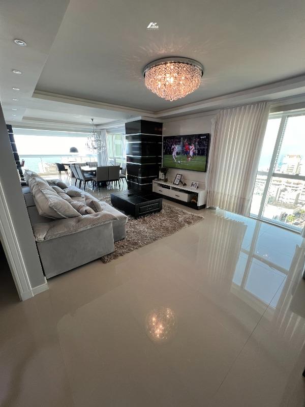 Apartamento à venda no Meia Praia: 