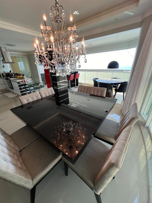 Apartamento à venda no Meia Praia: 