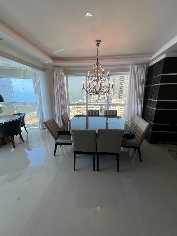 Apartamento à venda no Meia Praia: 