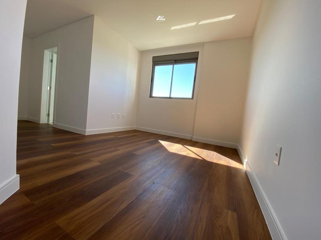 Apartamento à venda no Meia Praia: 