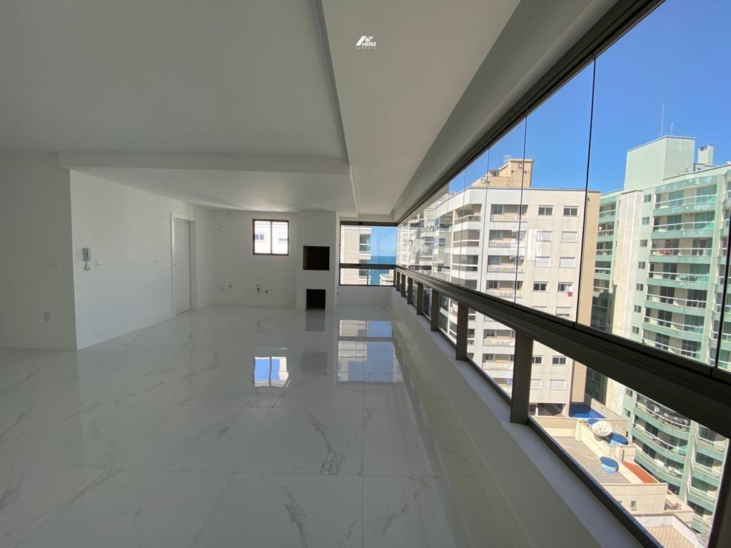 Apartamento à venda no Meia Praia: 