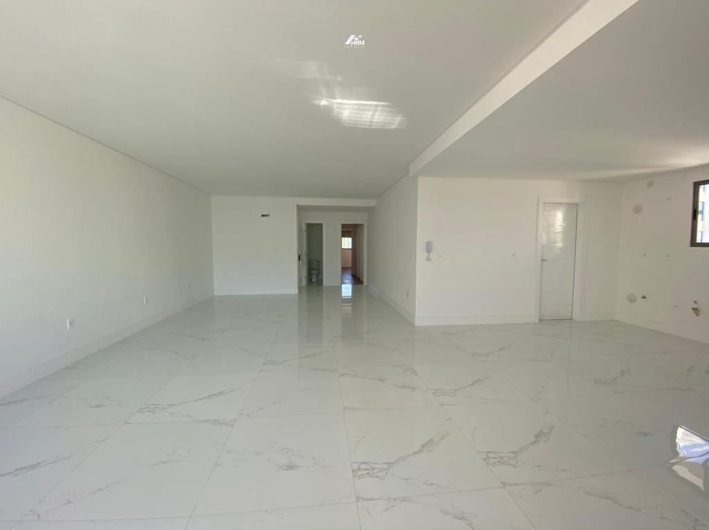Apartamento à venda no Meia Praia: 