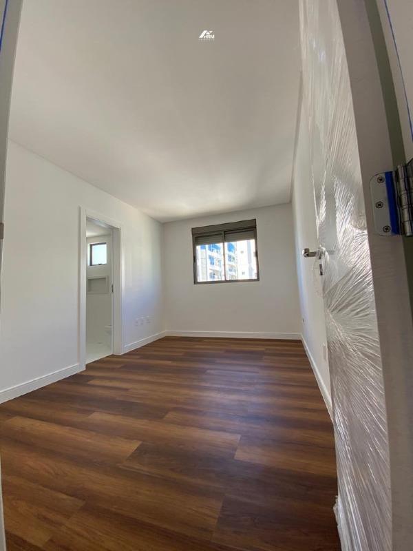 Apartamento à venda no Meia Praia: 