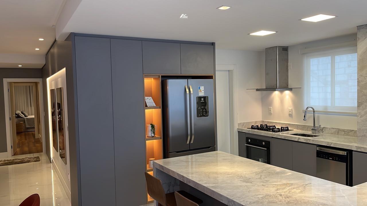 Apartamento à venda no Meia Praia: 