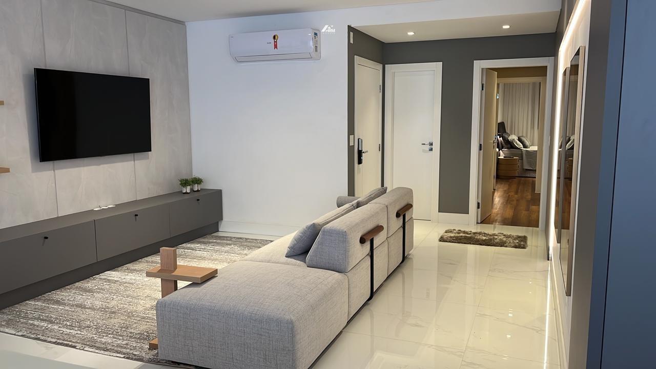 Apartamento à venda no Meia Praia: 