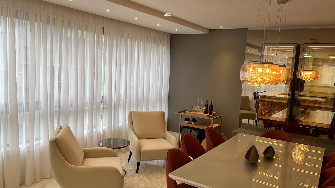 Apartamento à venda no Meia Praia: 