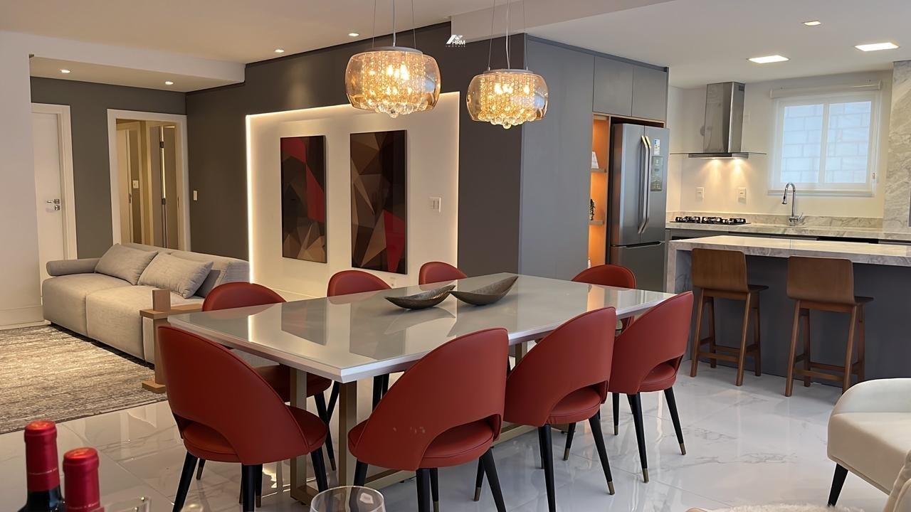 Apartamento à venda no Meia Praia: 