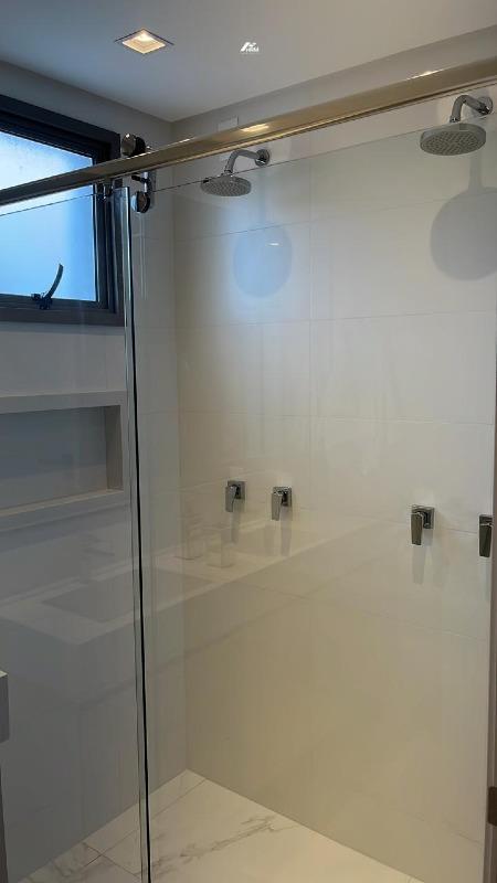 Apartamento à venda no Meia Praia: 