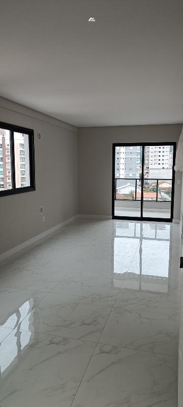 Apartamento à venda no Perequê: 