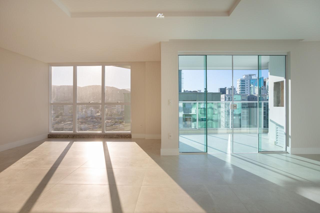 Apartamento à venda no Meia Praia: 