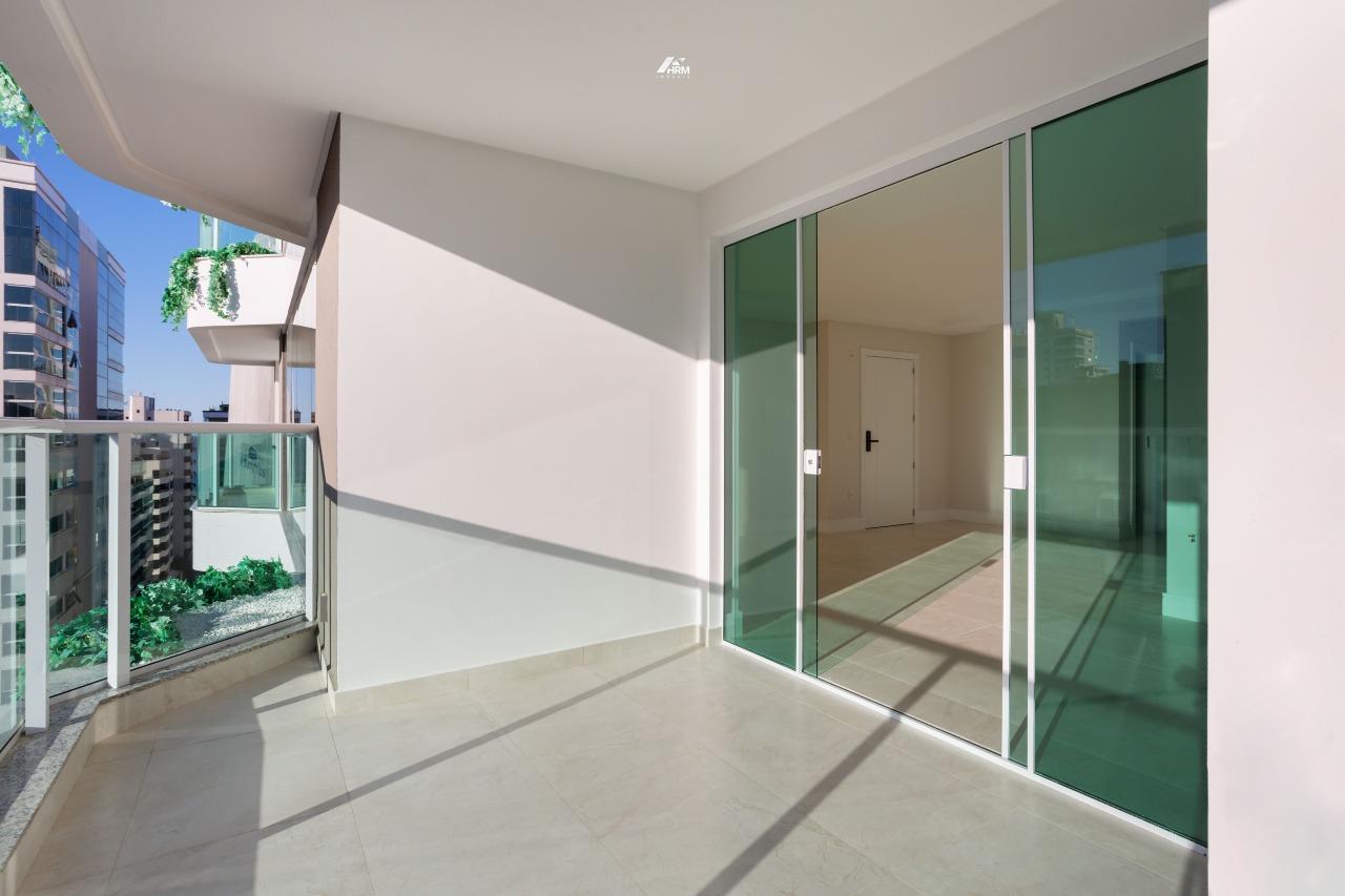 Apartamento à venda no Meia Praia: 