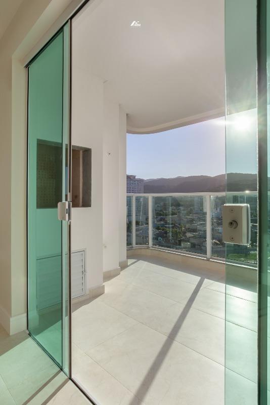 Apartamento à venda no Meia Praia: 