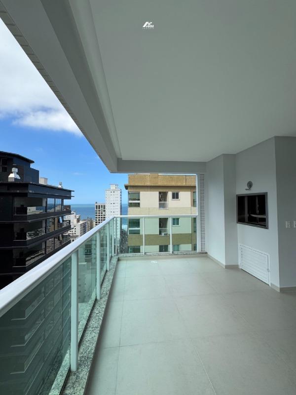 Apartamento à venda no Meia Praia: 