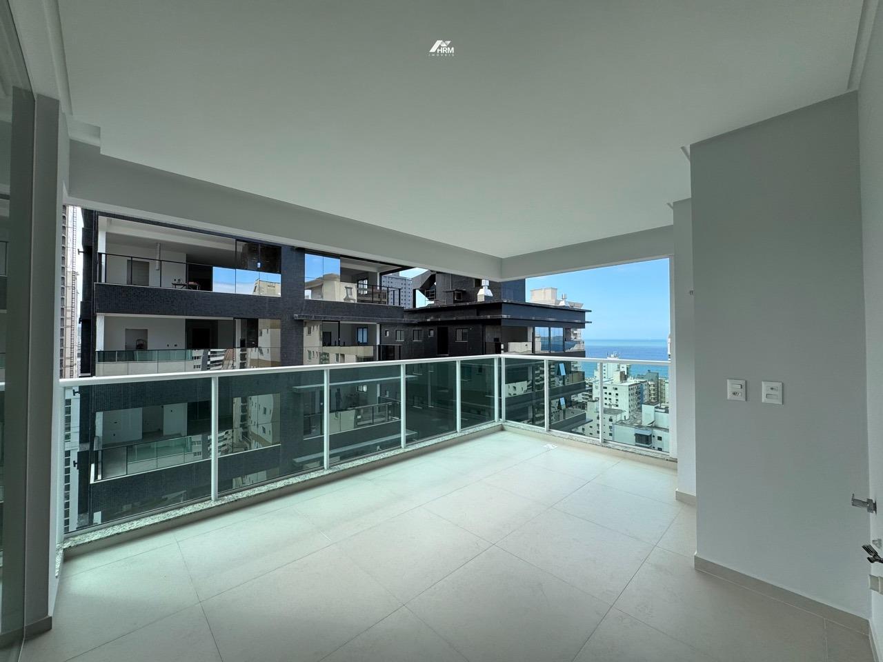 Apartamento à venda no Meia Praia: 