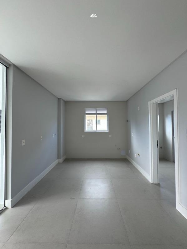 Apartamento à venda no Meia Praia: 