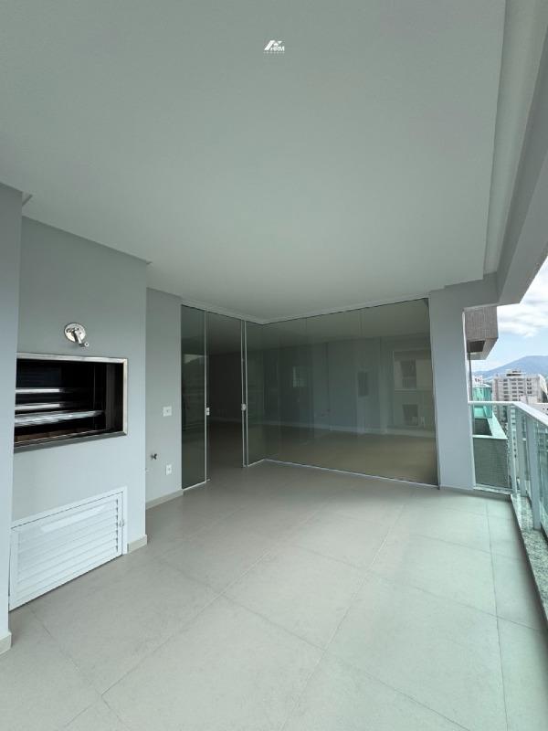 Apartamento à venda no Meia Praia: 