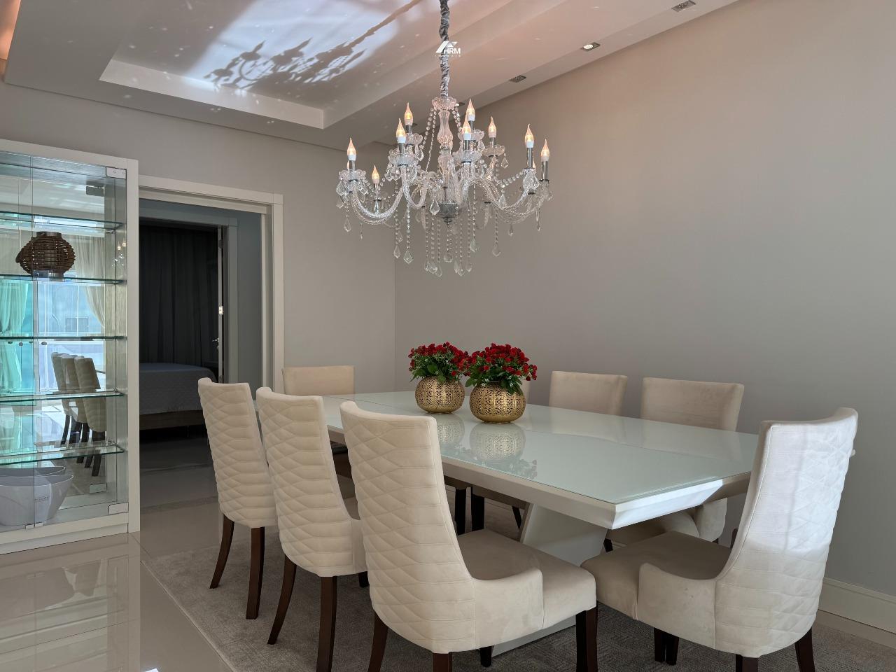 Apartamento à venda no Meia Praia: 