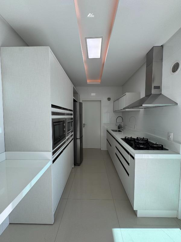 Apartamento à venda no Meia Praia: 