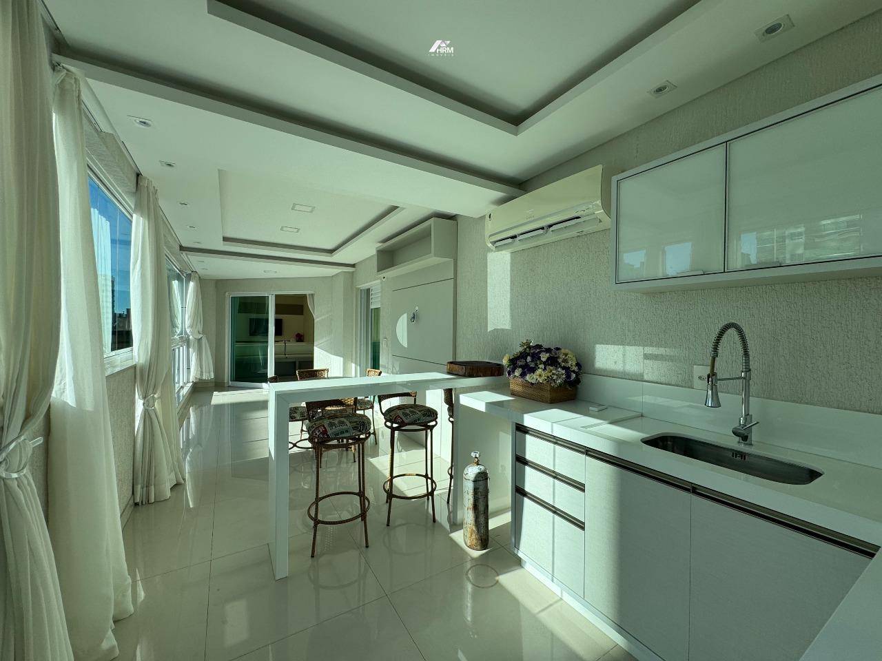 Apartamento à venda no Meia Praia: 