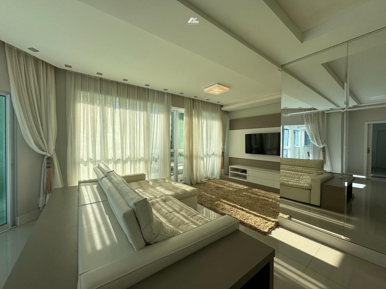 Apartamento à venda no Meia Praia: 