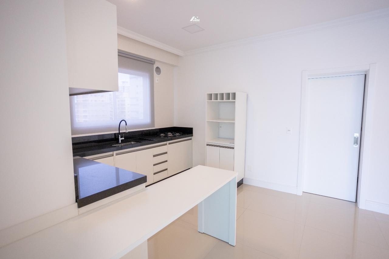 Apartamento à venda no Meia Praia: 