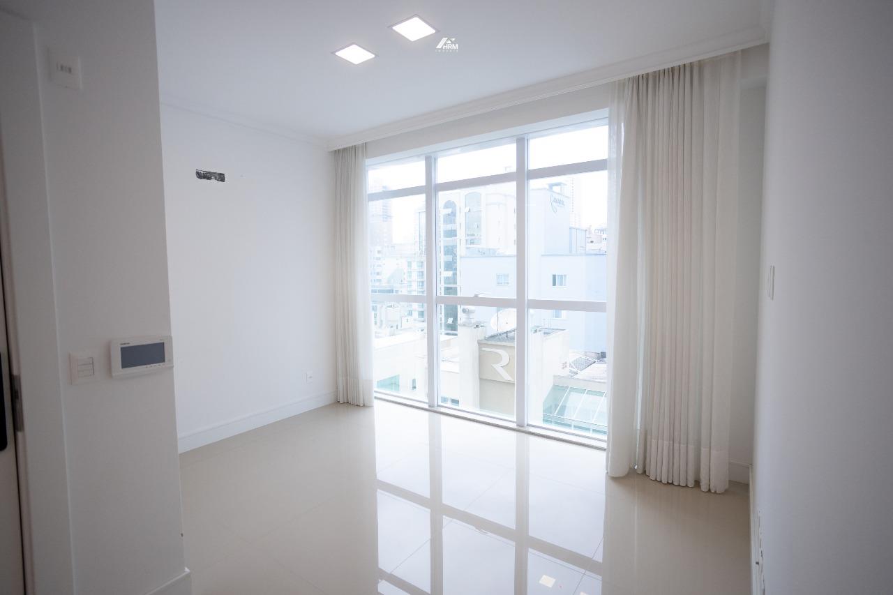 Apartamento à venda no Meia Praia: 